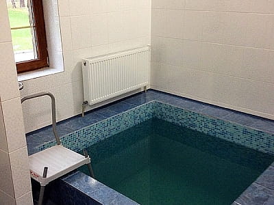 купіль при лазні в заміському комплексі «Перший Кордон» в селі Медведівка Черкаської області