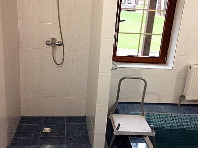 купіль при лазні в заміському комплексі «Перший Кордон» в селі Медведівка Черкаської області