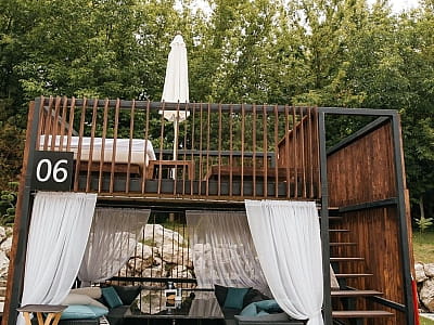 бунгало біля басейну в комплексі відпочинку «Пляж» в місті Тернопіль 