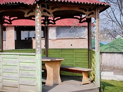 альтанки в заміському комплексі «Рожевий слон» в Кіровоградській області