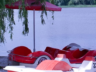 прогулянка на катамаранах в заміському комплексі «Рожевий слон» в Кіровоградській області