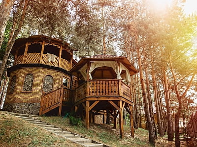 Смерекова Хата — це заміський відпочинковий комплекс, розташований у селі Кімната Тернопільської області, неподалік міста Кременець. 