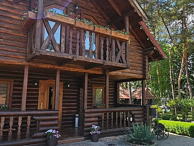 Смерекова Хата — це заміський відпочинковий комплекс, розташований у селі Кімната Тернопільської області, неподалік міста Кременець. 