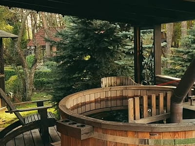 чани офуро в заміському комплексі "Смерекова Хата" в селі Кімната Тернопільської області