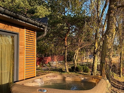 джакузі в заміському комплексі "Смерекова Хата" в селі Кімната Тернопільської області