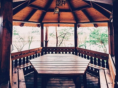 альтанки в заміському комплексі "Смерекова Хата" в селі Кімната Тернопільської області