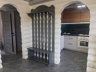 котеджі для великих компаній, окремі будинки, сімейні номери та будиночки на березі озера з панорамними вікнами в заміському комплексі "Смерекова Хата" в селі Кімната Тернопільської області