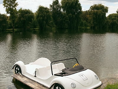 прогулянка на катамаранах в заміському комплексі "Смерекова Хата" в селі Кімната Тернопільської області