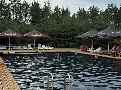 літній відкритий басейн в заміському комплексі «Точка Збору» в селі Терентіївка Полтавської області