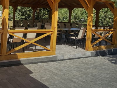 альтанки різної місткості в заміському комплексі «Точка Збору» в селі Терентіївка Полтавської області