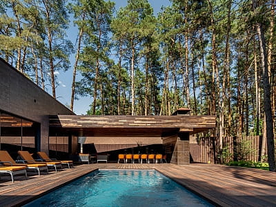 літній відкритий басейн в заміському комплексі Verholy Relax Park в селі Соснова Полтавської області