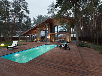 літній відкритий басейн в заміському комплексі Verholy Relax Park в селі Соснова Полтавської області