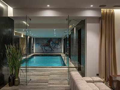 критий басейн в SPA в заміському комплексі Verholy Relax Park в селі Соснова Полтавської області