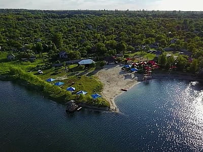 Зелена садиба Ділієва — це заміський комплекс для сімейного та компанійського відпочинку, розташований на березі колишнього Байдаківського розрізу