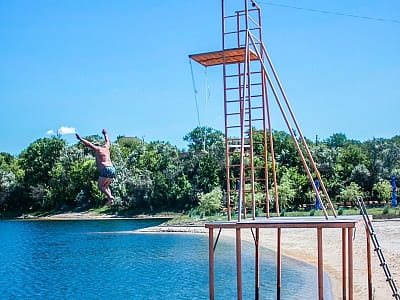 вишка для стрибків у воду в заміському комплексі Зелена садиба Ділієва в місті Олександрія