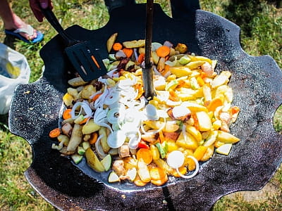 страви на мангалі в заміському комплексі Зелена садиба Ділієва в місті Олександрія
