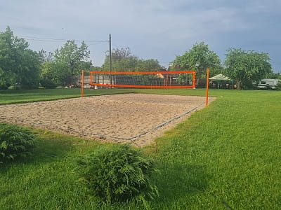 волейбольний майданчик в заміському комплексі Зелена садиба Ділієва в місті Олександрія