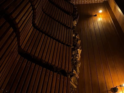 лазня та криті басейни в заміському комплексі для сімейного відпочинку Bereg Holiday Park на мальовничому березі, де відкриваються краєвиди на водну гладь Дніпра та Ворскли