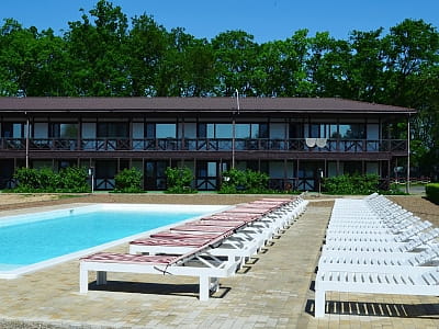 Bereg Holiday Park — затишний комплекс у Світлогірському з басейнами, лазнею, водними розвагами, рестораном і комфортним проживанням.