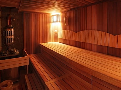 фінська сауна в заміському комплексі «Потоки Хауз» у мальовничому куточку Полтавщини, на березі річки Дніпро, у селі Кам’яні Потоки поблизу Кременчука.