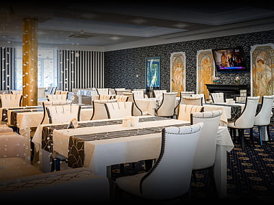 ресторан в заміському комплексі «Потоки Хауз» у мальовничому куточку Полтавщини, на березі річки Дніпро, у селі Кам’яні Потоки поблизу Кременчука.