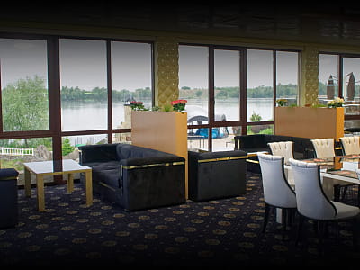 ресторан в заміському комплексі «Потоки Хауз» у мальовничому куточку Полтавщини, на березі річки Дніпро, у селі Кам’яні Потоки поблизу Кременчука.