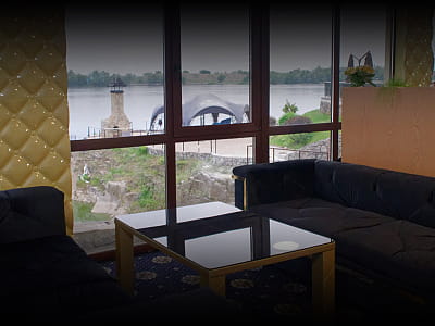 ресторан в заміському комплексі «Потоки Хауз» у мальовничому куточку Полтавщини, на березі річки Дніпро, у селі Кам’яні Потоки поблизу Кременчука.