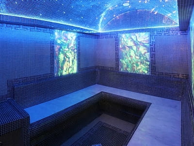 римська парна в заміському комплексі «Потоки Хауз» у мальовничому куточку Полтавщини, на березі річки Дніпро, у селі Кам’яні Потоки поблизу Кременчука.