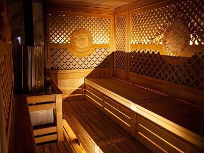 лазня в заміському комплексі «Потоки Хауз» у мальовничому куточку Полтавщини, на березі річки Дніпро, у селі Кам’яні Потоки поблизу Кременчука.