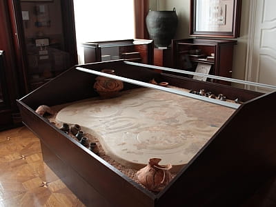 жертовник із трипільського храму у центральноукраїнському обласному краєзнавчому музеї у Кропивницькому