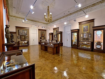 нікальні пам’ятки історії, археології, природи та мистецтва, що відображають розвиток краю від прадавніх часів до сучасності у центральноукраїнському обласному краєзнавчому музеї у Кропивницькому