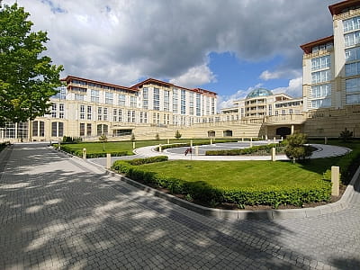 ARDEN PALACE Medical Resort & SPA у Сатанові — сучасний курорт із SPA, басейнами та медичним центром серед природи Подільських Товтр.