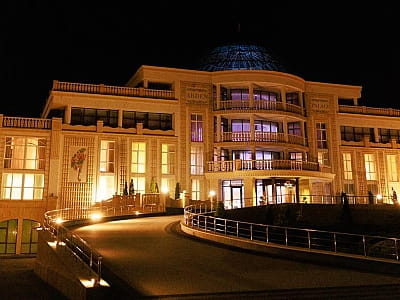 ARDEN PALACE Medical Resort & SPA у Сатанові — сучасний курорт із SPA, басейнами та медичним центром серед природи Подільських Товтр.