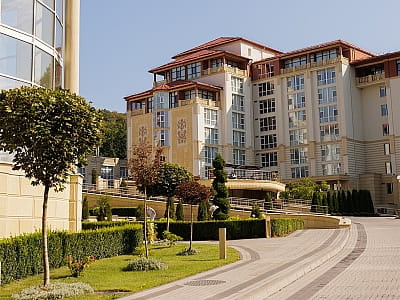 ARDEN PALACE Medical Resort & SPA у Сатанові — сучасний курорт із SPA, басейнами та медичним центром серед природи Подільських Товтр.