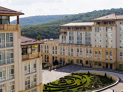 ARDEN PALACE Medical Resort & SPA у Сатанові — сучасний курорт із SPA, басейнами та медичним центром серед природи Подільських Товтр.