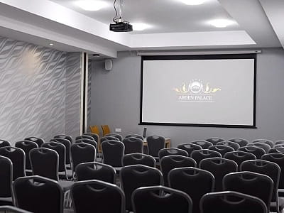 конференц зал у заміському комплексі ARDEN PALACE Medical Resort & SPA у селищі Сатанів Хмельницької області