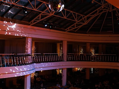 лобі бар у заміському комплексі ARDEN PALACE Medical Resort & SPA у селищі Сатанів Хмельницької області