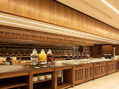 ресторан шведської лінії в заміському комплексі ARDEN PALACE Medical Resort & SPA в селищі Сатанів Хмельницької області