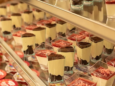 ресторан шведської лінії в заміському комплексі ARDEN PALACE Medical Resort & SPA в селищі Сатанів Хмельницької області