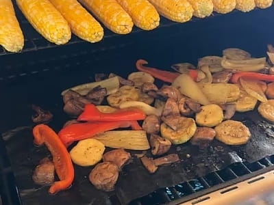 страви на мангалі в ресторані заміського комплексу IN HOTEL в місті Кам'янець-Подільський