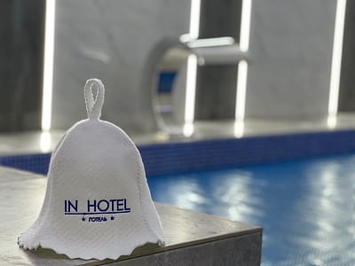 критий басейн в заміському комплексі IN HOTEL в місті Кам'янець-Подільський