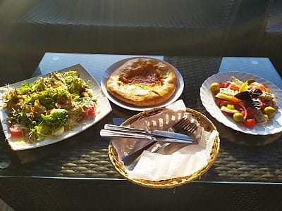 кафе-бар в заміському комплексі «Rancho»в селі Лісові Гринівці біля міста Хмельницький