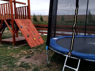 дитячий майданчик в заміському комплексі «Rancho»в селі Лісові Гринівці біля міста Хмельницький