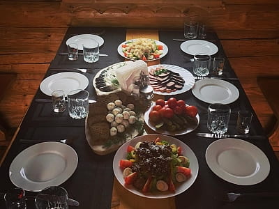 Затишні та зручні будиночки, для дозвілля компаній від 6, 12, 25 гостей та великий літній майданчик до 50 чоловік в заміському комплексі «Rancho»в селі Лісові Гринівці біля міста Хмельницький