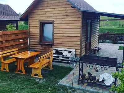 Затишні та зручні будиночки, для дозвілля компаній від 6, 12, 25 гостей та великий літній майданчик до 50 чоловік в заміському комплексі «Rancho»в селі Лісові Гринівці біля міста Хмельницький