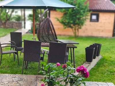 Заміський комплекс «Воллен» — це затишне місце для відпочинку в лісовій зоні поблизу річки Дністер, де поєднуються природна тиша, комфорт і приватність. 