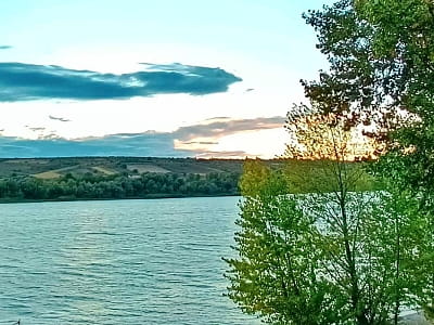 річка Дністер поруч із заміським комплексом «Воллен» 