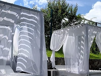 бунгало біля басейна в заміському комплексі «Ягода-Малина» в селі Головчинці Хмельницької області