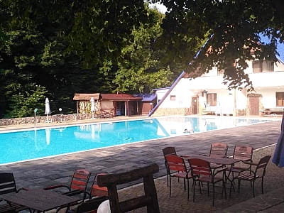 літній відкритий басейн в заміському комплексі «Ягода-Малина» в селі Головчинці Хмельницької області