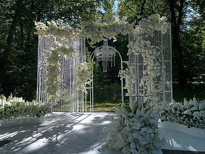 Урочисті весільні церемонії в заміському комплексі «Ягода-Малина» в селі Головчинці Хмельницької області